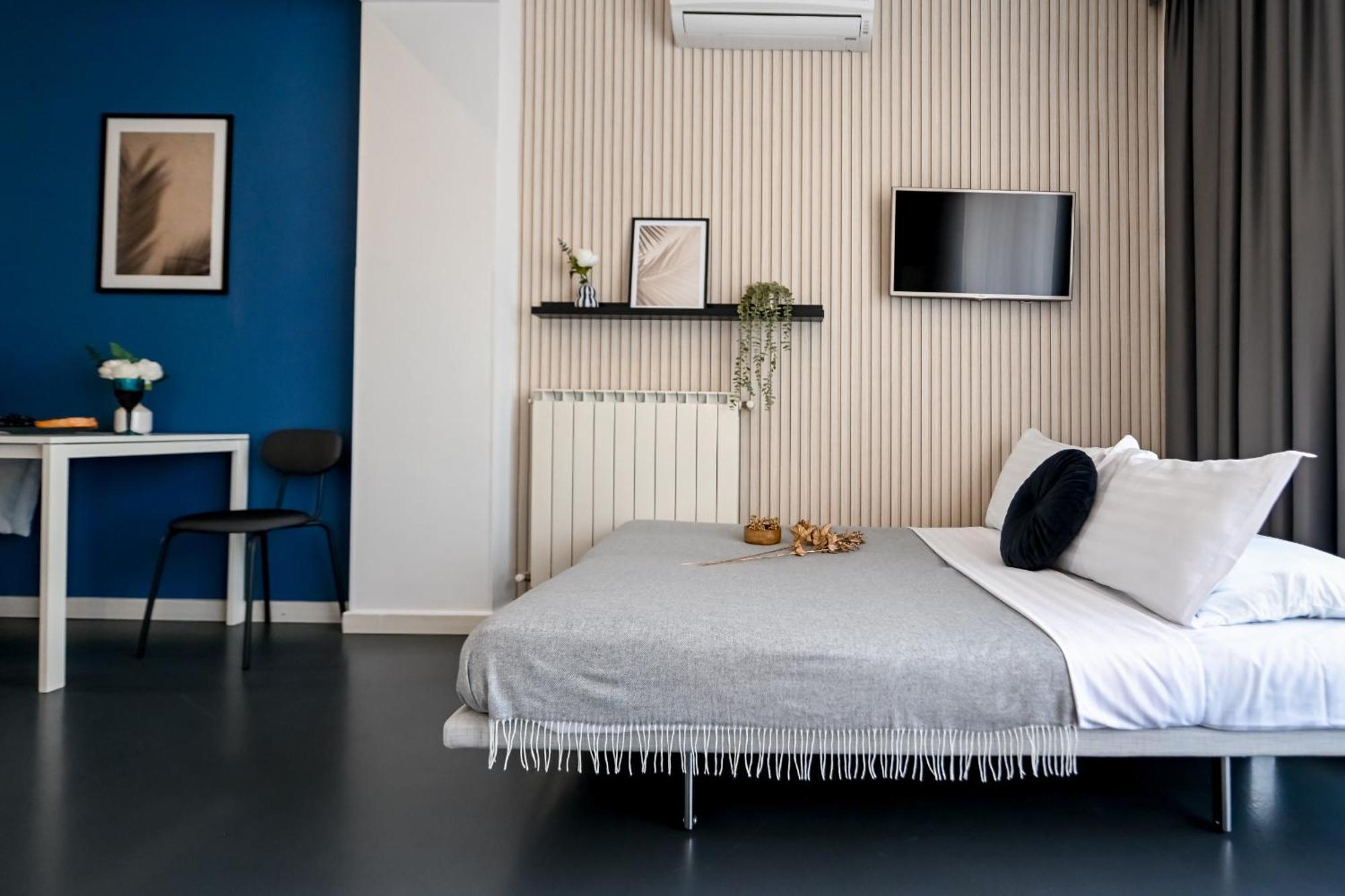 Urban Elegance - Stylish Central Accommodation Бухарест Номер фото
