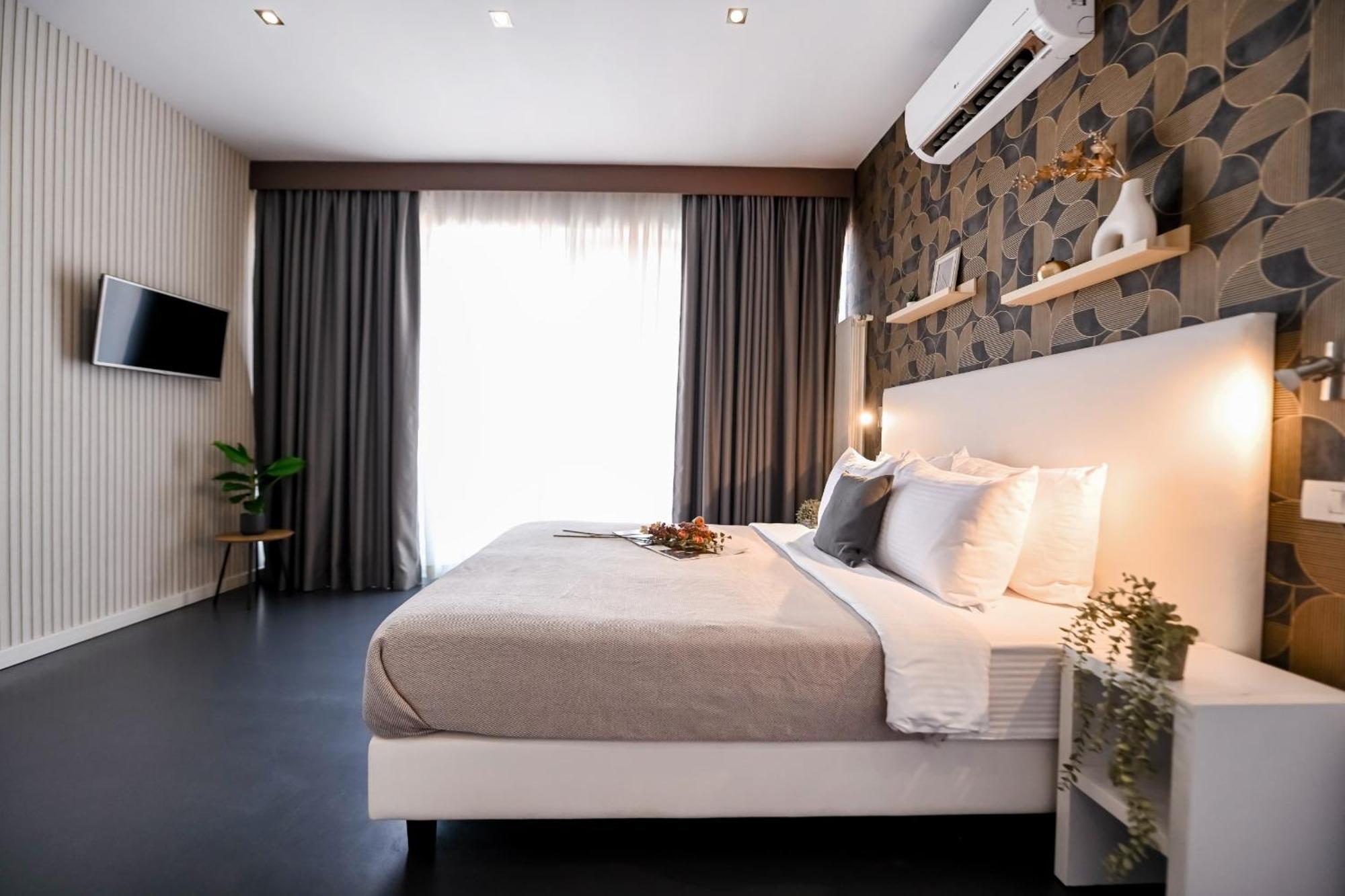 Urban Elegance - Stylish Central Accommodation Бухарест Номер фото